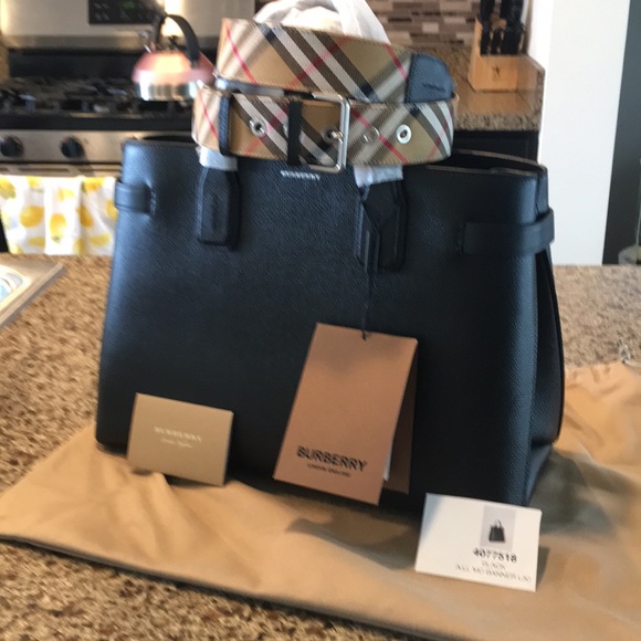 Sold on ♏️ NWT Burberry Medium Banner - Picture 8 of 8